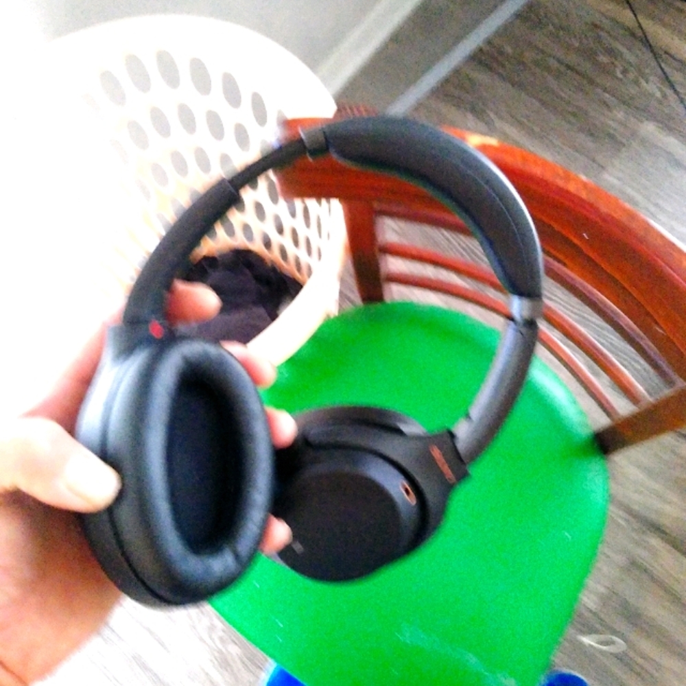 Headphones 🎧